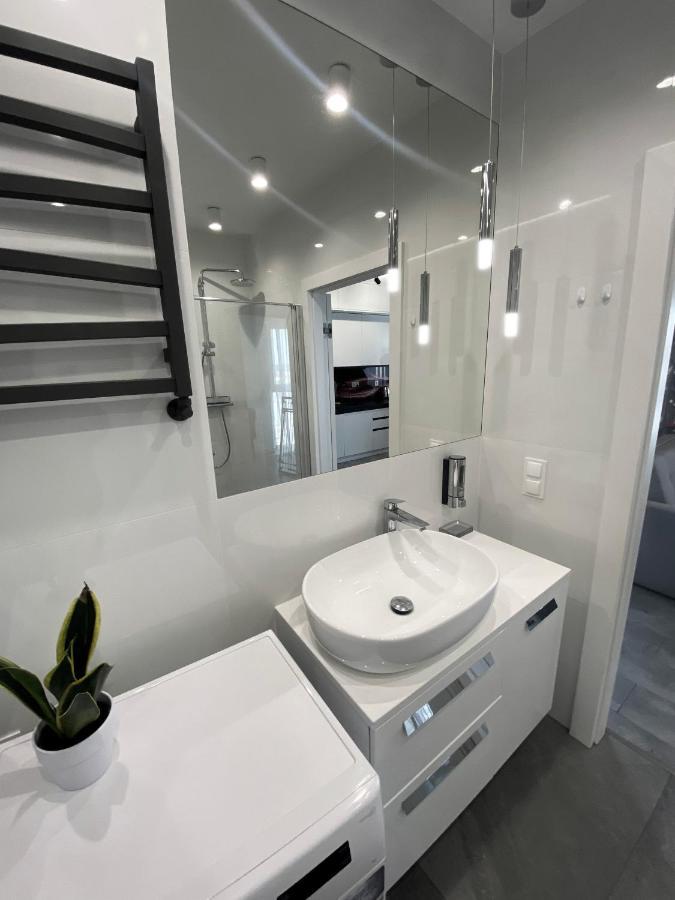 Manhattan Center Apartment
