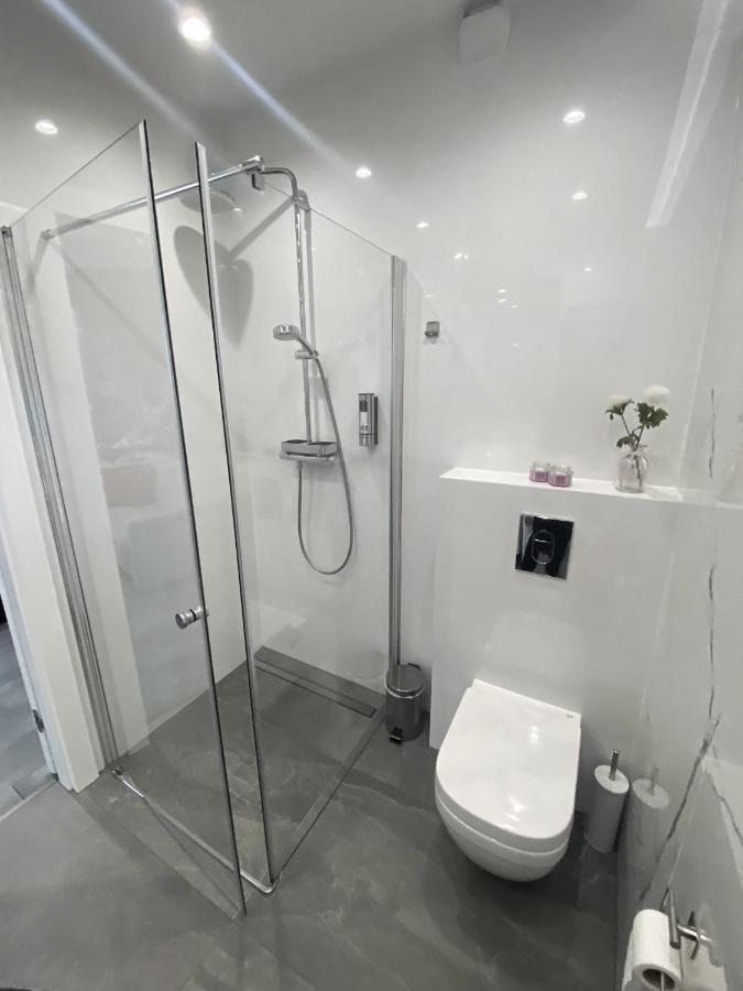 Manhattan Center Apartment *